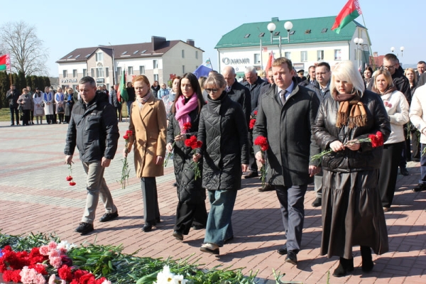 Belarusian NPP workers take part in memorial rally