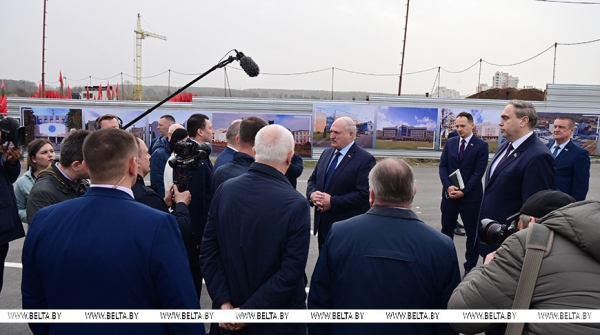 Капсула времени, медицина для всех и &quot;чудо&quot; стекольщиков. Подробности рабочей поездки Лукашенко в Гродно