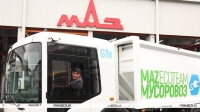 МАЗ передал первый белорусский электрический мусоровоз коммунальным службам
