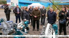 Работа на Полесье, подарок к 7 ноября, череда докладов и прогнозы на год. Итоги недели Президента