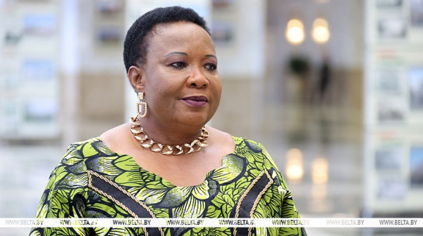 Лукашенко поздравил первую леди Зимбабве Оксилию Мнангагву с днем рождения